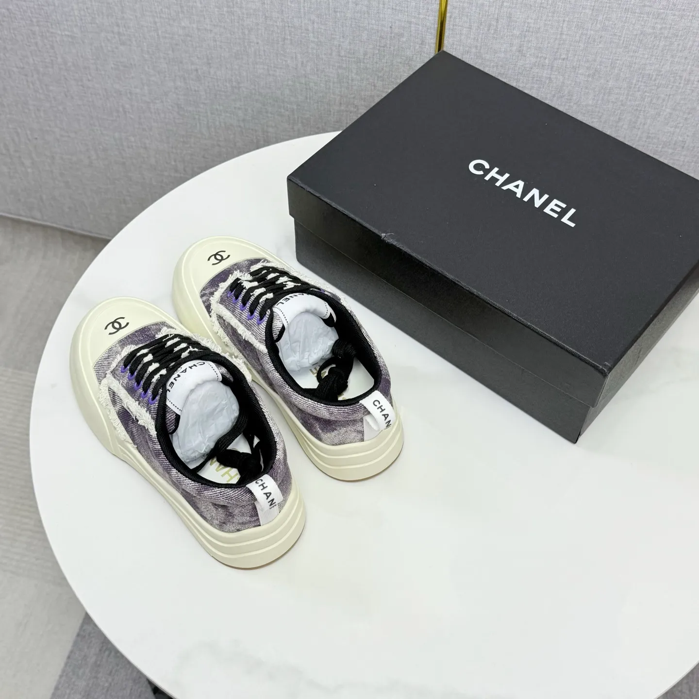 👟👟Ex-factory price 600👟👟Chanel Panda Shoes! 2025 counter's top casual sports shoes, this classic design; the upper is in the style of electric embroidery with various techniques; the outsole is fashionable and sporty; the unusual inclusion of a variety of color matching elements... The diversified mix and match is very good-looking and versatile, and can be used for leisure, fashion, sports, and outdoor... ꫛꫀꪝ Go➫ Materials: ❶Upper made of: original imported first-layer silk cowhide + original version waterproof cloth + original first-layer cowhide ❷Inner lining: Original Yangli+wang ❸ Outsole based on: Original TPU combination outsole Counter boutique packaging complete set for women 35–41